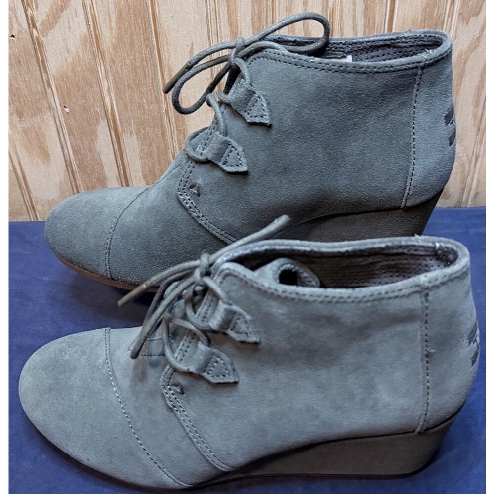 TOMS Women’s Kala Suede Lace-Up Booties In Green - Sz 8